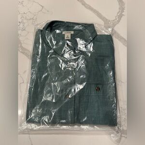 L.L Bean Men’s Slightly Fitted Green Short Sleeve Button Down